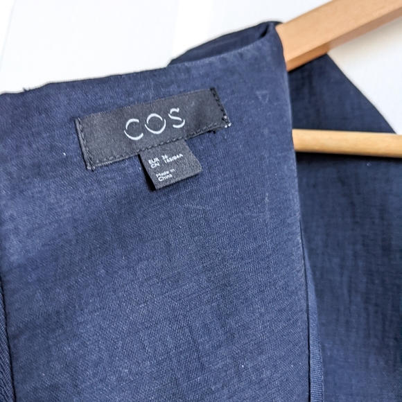 COS sleeveless fit and flare midi dress - Picture 3 of 10